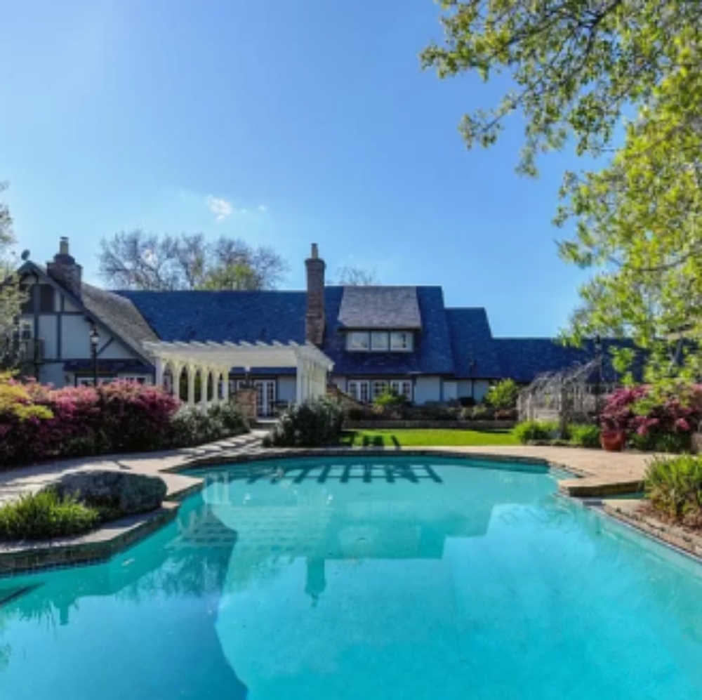 Meet your Posher, Simone